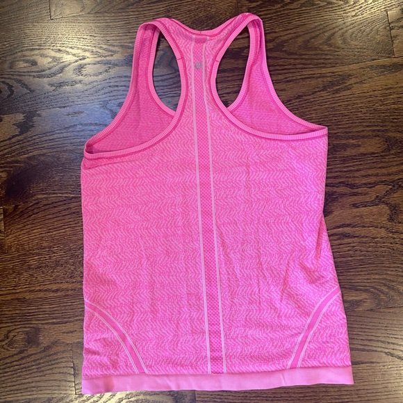 Lululemon Razorback tank in bright pink - Picture 4 of 4